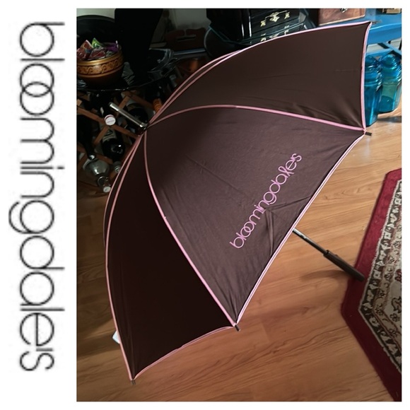 Bloomingdale's Accessories - Vintage Bloomingdales Breast Cancer Research Foundation Umbrella 100% Exclusive
